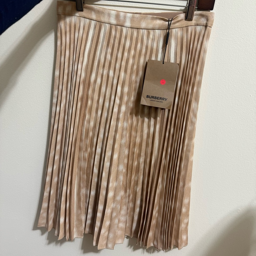 Burberry Tan A-Line Pleated Skirt, size 6. Brand new